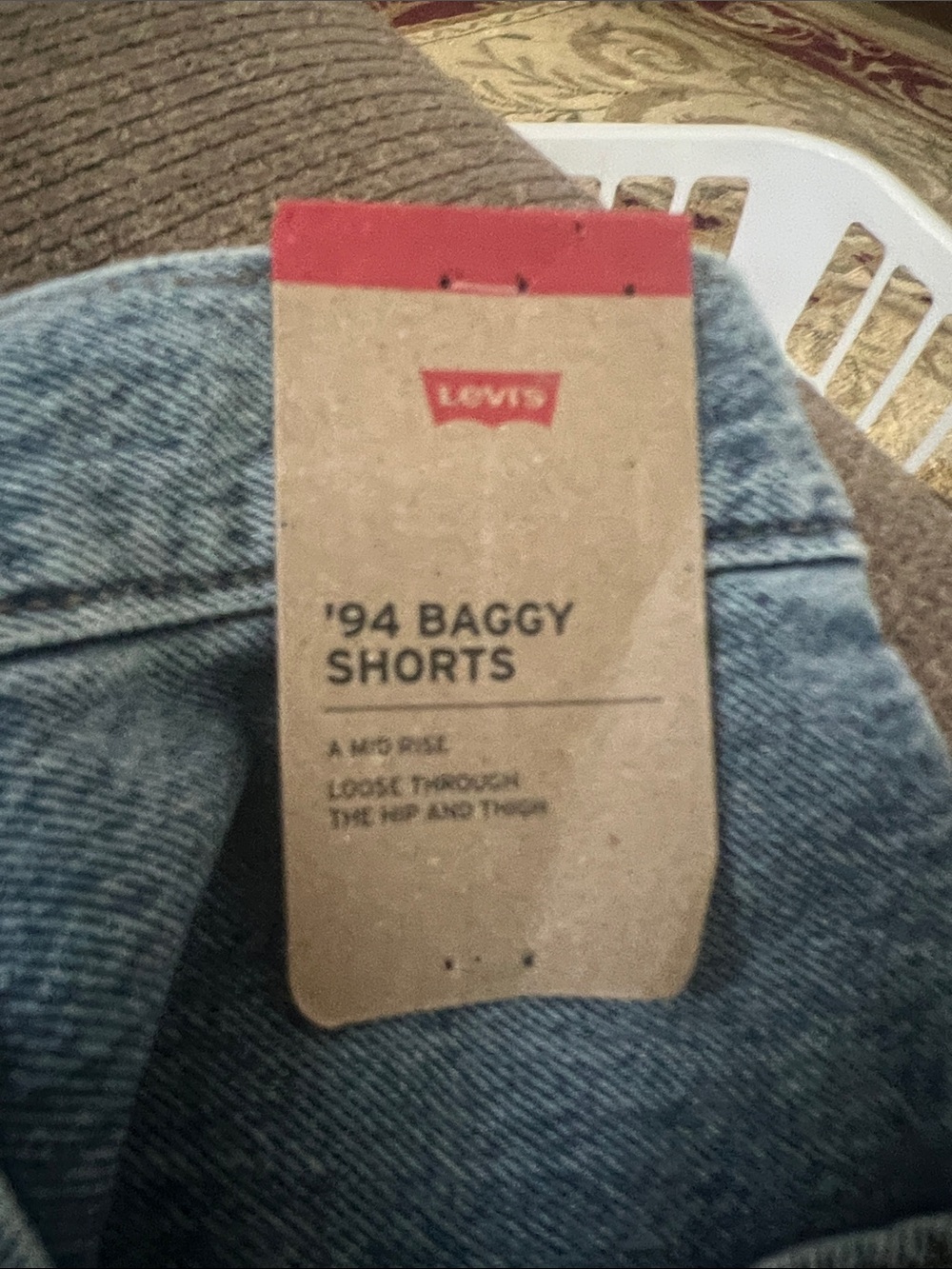 Levi's Light Blue mid rise loose thru hip and thigh  Baggy Jean Shorts size 34 - Picture 7 of 7